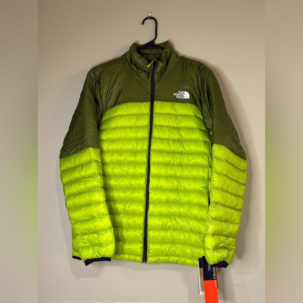 The North Face Men's Medium Two-Tone Green Puffer Jacket
